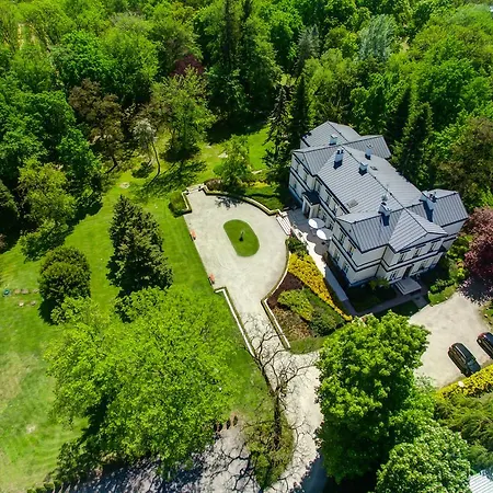 Bed & Breakfast Bialy Palac 4*