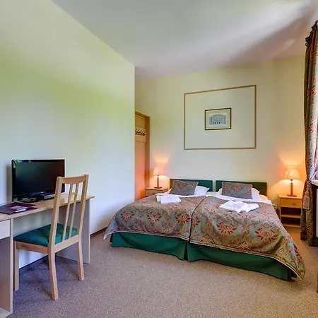 Bialy Palac Bed & Breakfast 4*