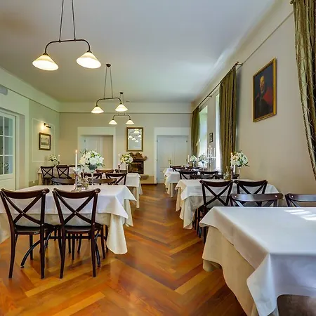 Bialy Palac Bed & Breakfast Palczew