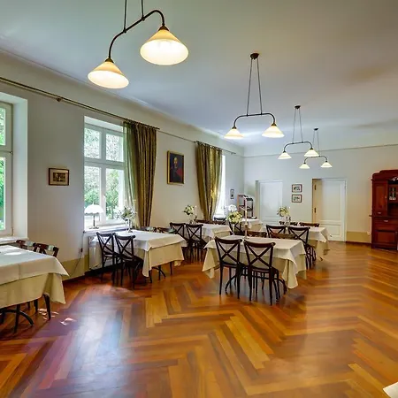 Bed & Breakfast Bialy Palac 4*