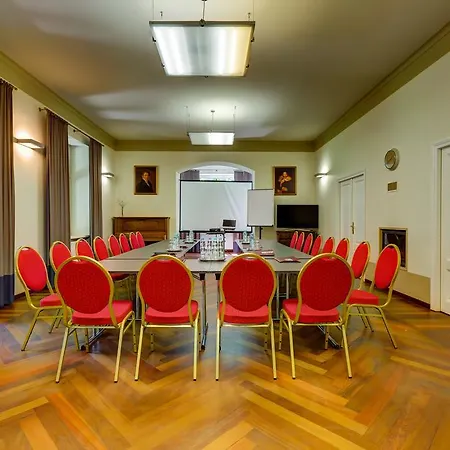 Bed & Breakfast Bialy Palac 4*