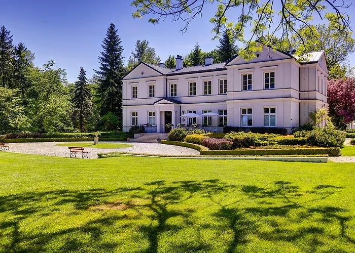 Biały Pałac Nocleg ze śniadaniem 4*