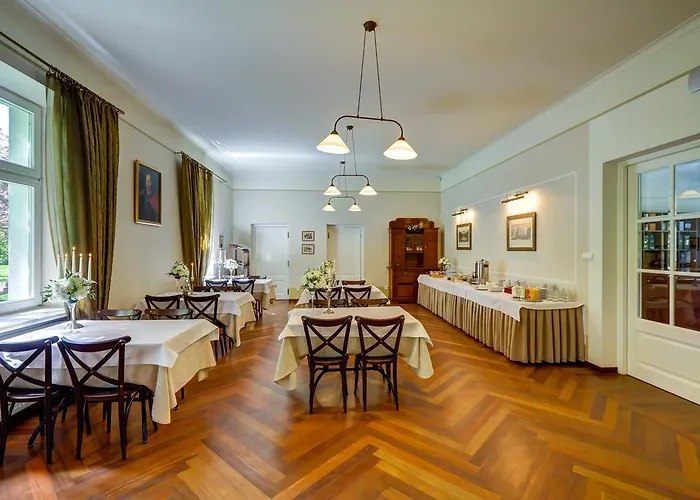 Nocleg ze śniadaniem Biały Pałac