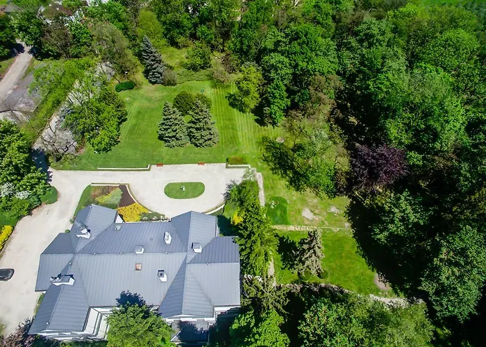 Biały Pałac Nocleg ze śniadaniem 4*