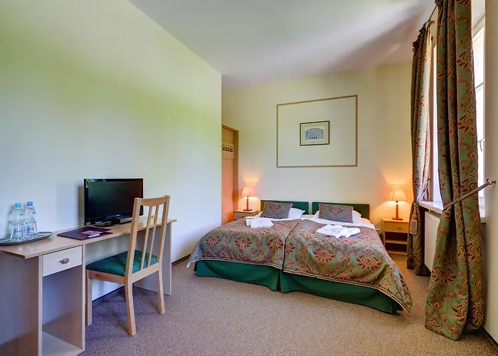 Biały Pałac Nocleg ze śniadaniem 4*