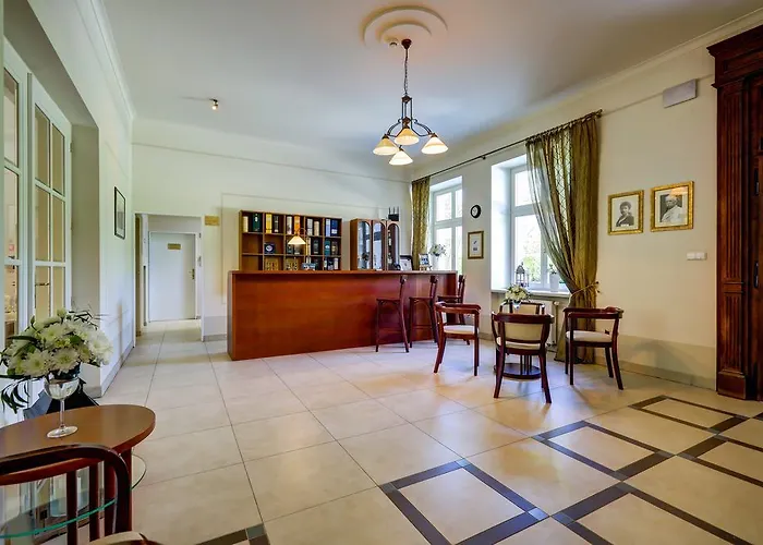 Biały Pałac Nocleg ze śniadaniem 4*